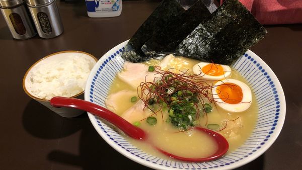 「濃厚鶏白湯ラーメン・SUPER(全部乗せ)・小ライス」@SUPER RAMEN MAGICの写真