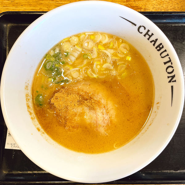 「豚骨魚介のらぁ麺＋替玉半分（サービス）」@とんこつらぁ麺 CHABUTON 下北沢駅前店の写真