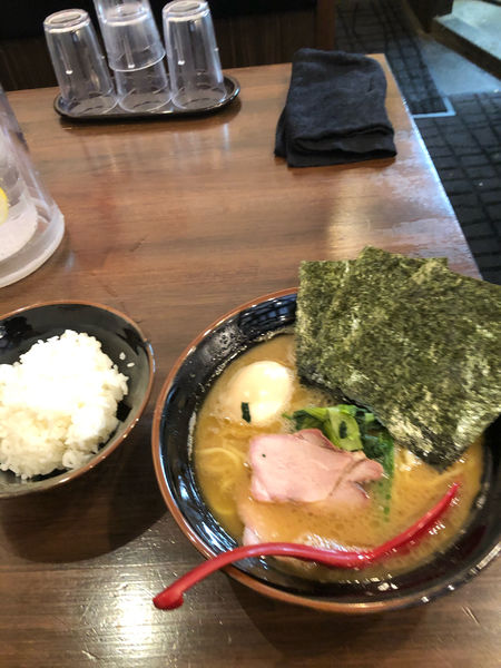 「味玉ラーメン硬め濃いめ、ライス」@総代麺家あくた川の写真