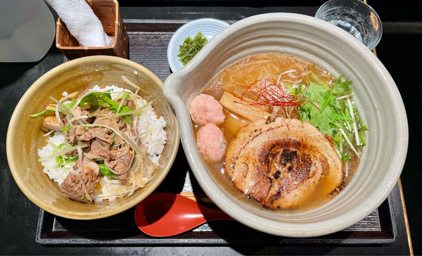 「白醤油ラーメン＋焼豚飯」@麺処 銀笹の写真