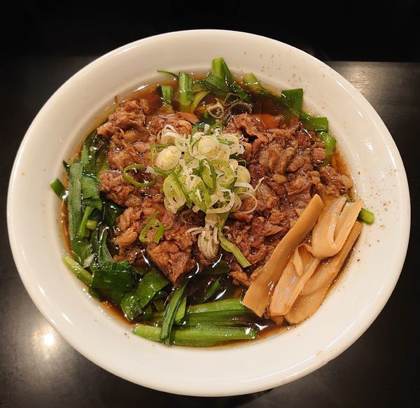 「【限定】牛すじニラ蕎麦(900円)」@麺家 うえだの写真