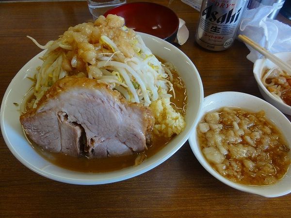「ラーメン半分800円生卵野菜ニンニク脂どでんビール350円」@ラーメンの店 どでん 北浦和店の写真