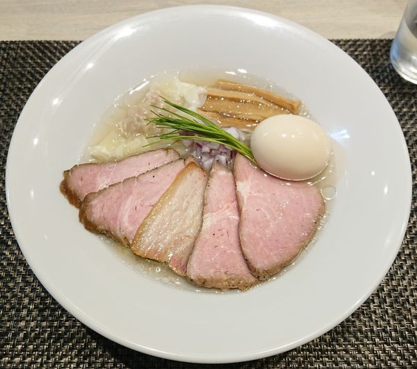 「特製中華蕎麦＜塩＞」@宍道湖しじみ中華蕎麦 琥珀 東京本店の写真