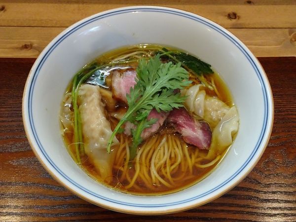 わんたん入り醤油らぁ麺（1,350円）+焼売飲茶セット+おにぎり【ユーザーレビュー】