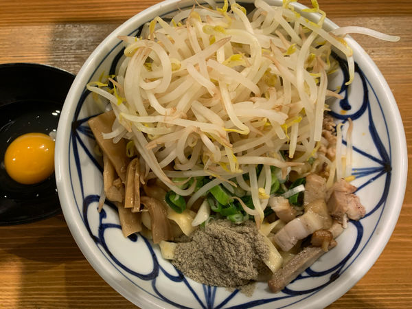 「味噌並盛り+生玉子+もやし増し（¥880）」@油そば 周平の写真