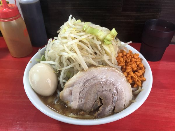 「味玉ラーメン (小)＋野菜マシ＋辛アゲ」@鷹の目 川口店の写真