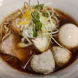 特製中華そば（醤油） 980円＋鶏油玉200円