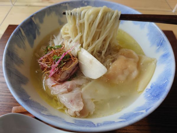 「わんたん入り塩らぁ麺 1400円」@Ramen FeeLの写真