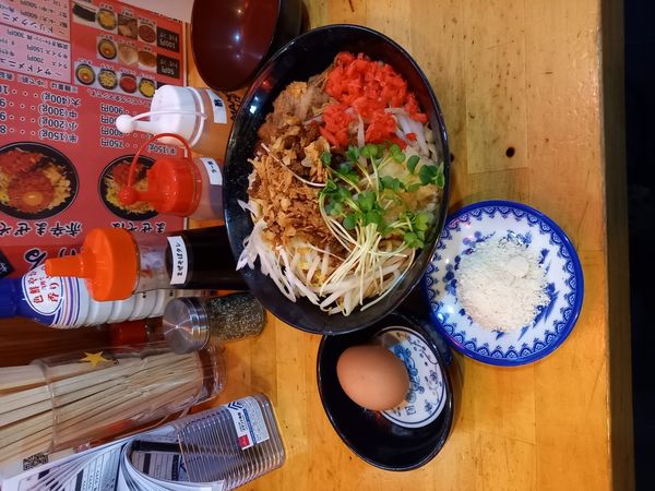 「赤辛まぜそば(中)opﾁｰｽﾞ」@浦和まぜそば 志げるの写真