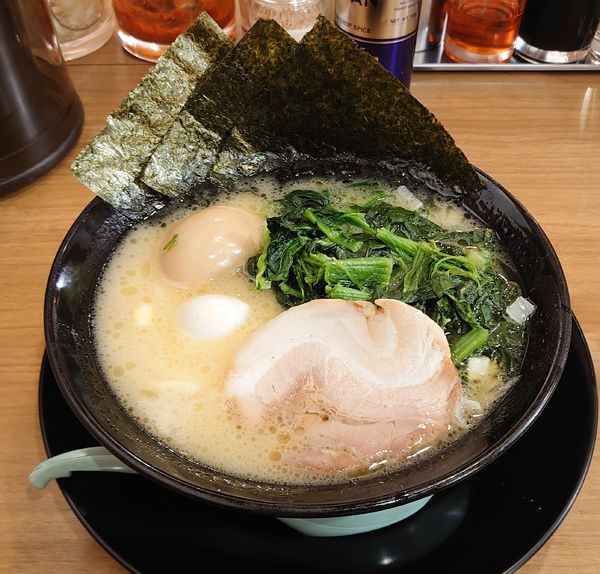 「塩半麺ラーメンほうれん草+味玉(820円)」@志木商店の写真