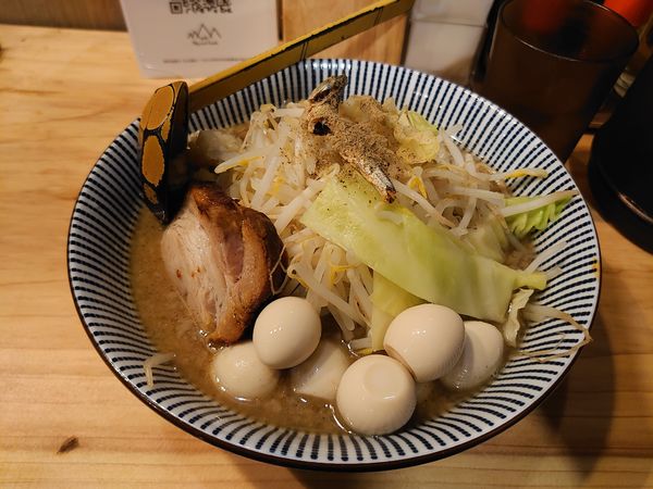 「ニボ二郎+うずらの卵」@ラーメン ふたつ矢の写真
