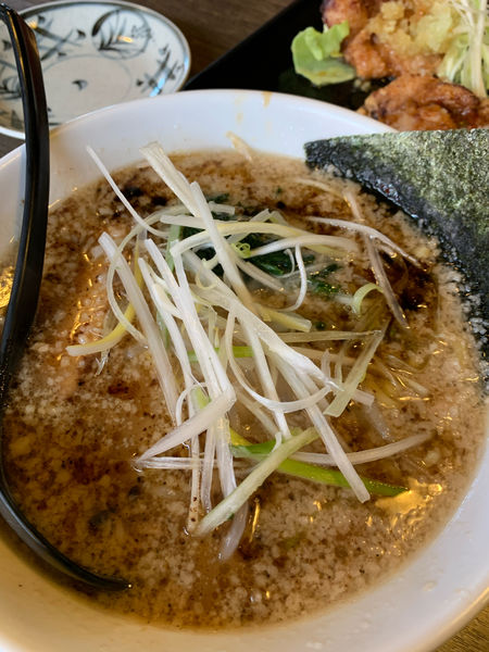 「とん黒　太麺」@信州麺屋 とんずら －カエン－の写真