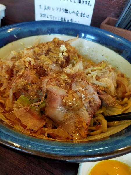 「汁なし・麺増600・生卵（脂・にんにく）」@ピコピコポンの写真