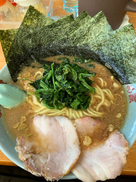 「ラーメン中　のり、ほうれん草」@豚骨醤油ラーメン まじめ家の写真