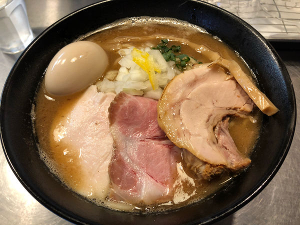 「特製煮干しそば大盛1050＋100円」@月曜日は煮干raboの写真