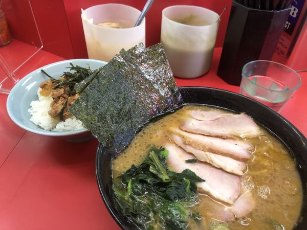 「チャーシュー麺大盛り、チャーシューまぶし」@ラーメン杉田家の写真