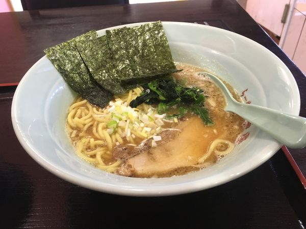 「家系醤油ラーメン」@らーめん源屋 中野坂上店の写真