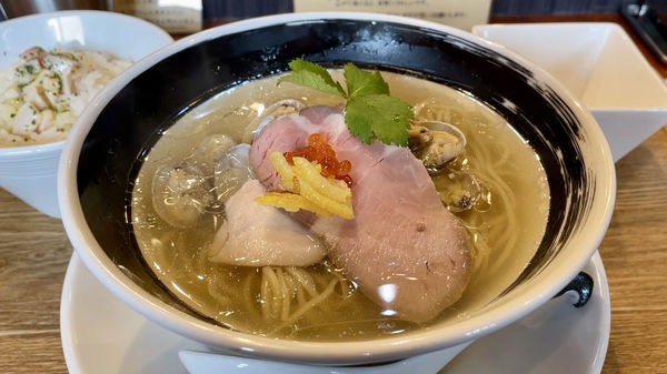 「魔斬初孫＋合鴨の低温調理→浅蜊とムール貝の汐そば＋ガリバタ飯」@麺処しろくろの写真