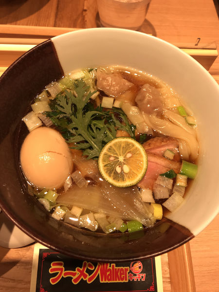 「[饗 くろ㐂] 特製鴨醤油そば」@ラーメンWalkerキッチンの写真