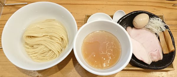 「塩つけ麺(200g・あさり油)＋味玉＋藻塩&すだち」@麺屋鈴春の写真