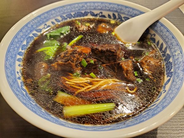 「牛肉麺・＋半チャーハンセット」@上海味道の写真