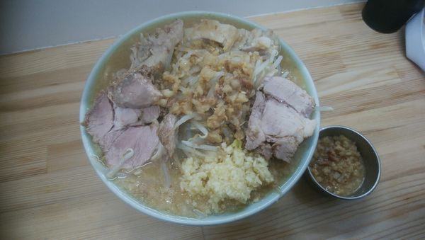 「ラーメン小+豚まし　ニンニク野菜アブラ」@ラーメン工藤の写真