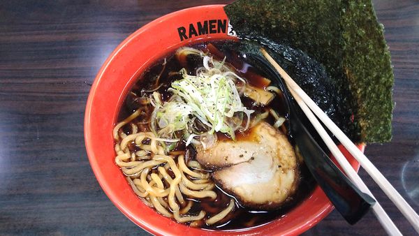 「ブラックら〜めん」@麺家いろは 海老名ビナウォーク店の写真