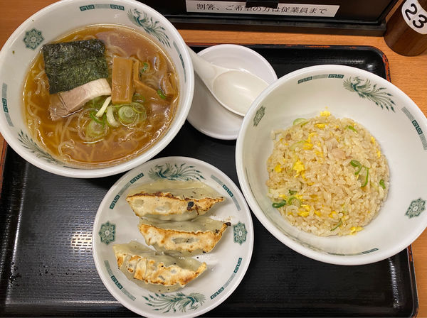 「ラ🍜餃🥟チャセット😋」@日高屋 六本木店の写真