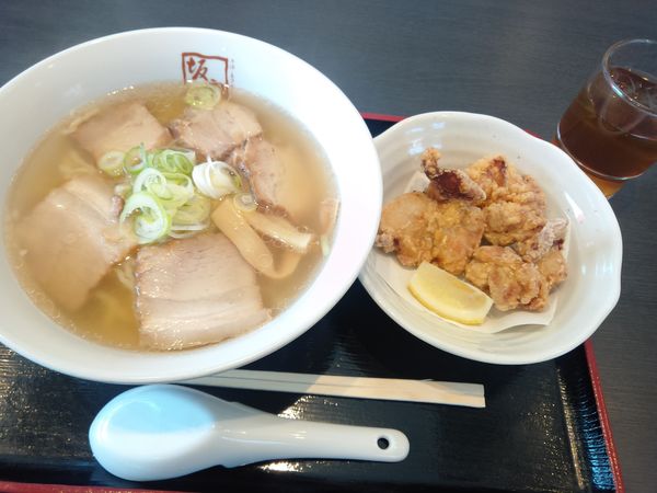 「塩味の喜多方ラーメン７４０円　唐揚げ３個３００円」@喜多方ラーメン坂内 上尾店の写真