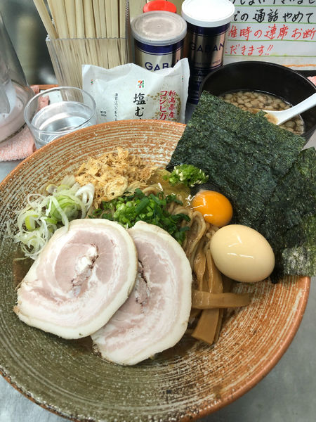 「真鱈肝まぜそば&イカ煮干しスープ付き」@覆麺 智の写真