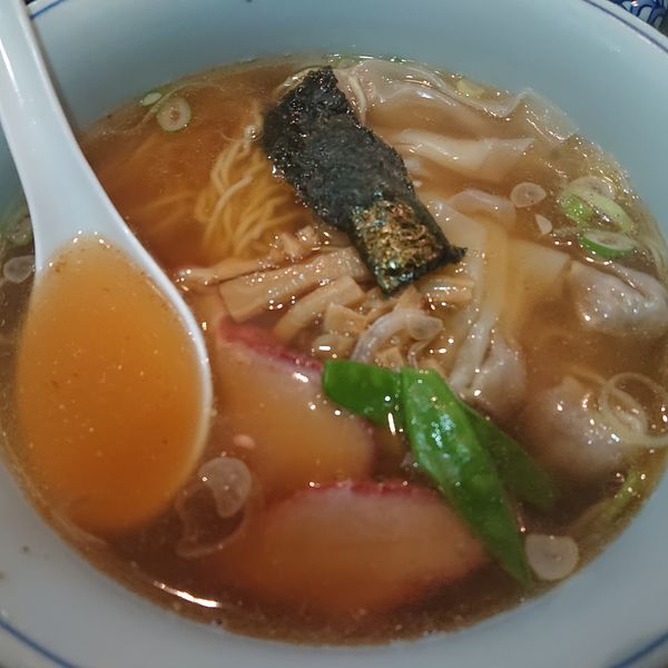 「ワンタン麺950円」@支那そば めでた屋の写真