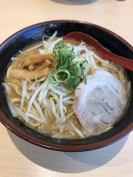「赤味噌ラーメン大盛(700円+130円)」@北海道らーめん 麺処うたり 相模大野駅前店の写真