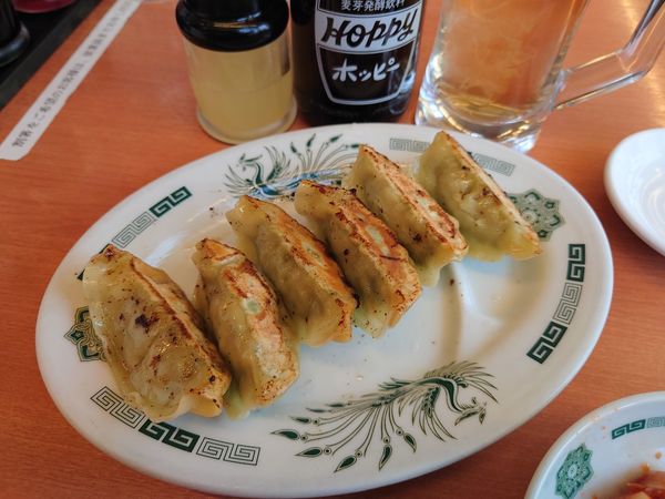 「バジル餃子260円＋汁なしラーメン（油そば）570円 他」@熱烈中華食堂 日高屋 新座畑中店の写真