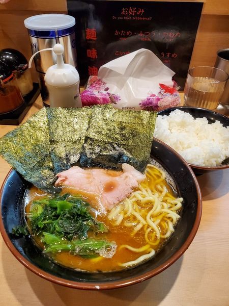 「ラーメン(並)かため　こいめ　ライス」@輝道家直系 皇綱家の写真