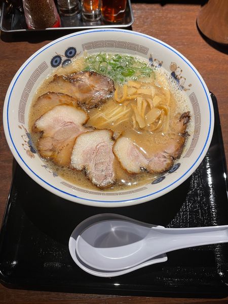 「チャーシュー麺 バリカタ 油多め」@赤のれん東京の写真