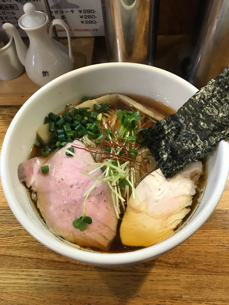 「鶏清湯 醤油ら～めん・大盛 950円」@麺庵 小島流の写真