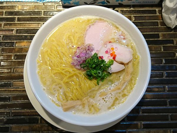 「貝ダシ鶏白湯」@noodles kitchen GUNNERS 新丸子店の写真