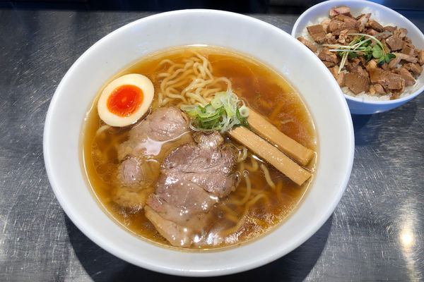 「らあめん チャーシュー丼セット1,000円」@自家製麺 らあめん吟の写真