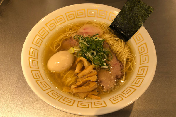 「味玉中華そば 白出汁900円+大盛100円+濃厚プリン」@麺や くろえもんの写真