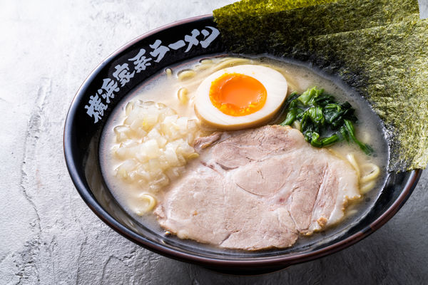 「濃厚とんこつ醤油ラーメン」@横浜家系ラーメン 光大家 三宮店の写真