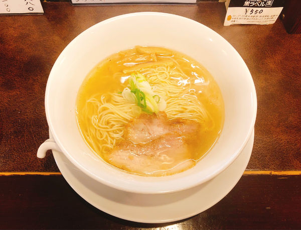 「しおらーめん」@ラーメン専門店 なるとやの写真
