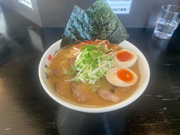 「鯛煮干しらーめん」@麺や 笑 ～Sho～の写真