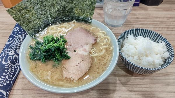 「ラーメン（並）+ライス」@ラーメン 清水家の写真
