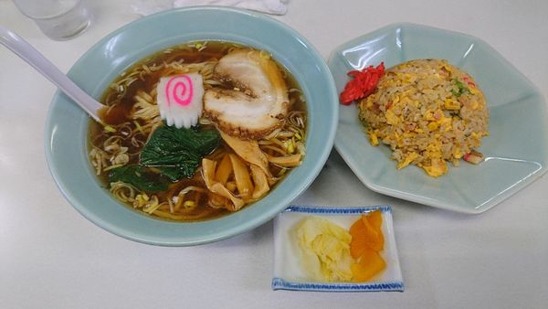「ラーメンセット(ラーメン+半チャーハン)800円」@集いドライブインの写真
