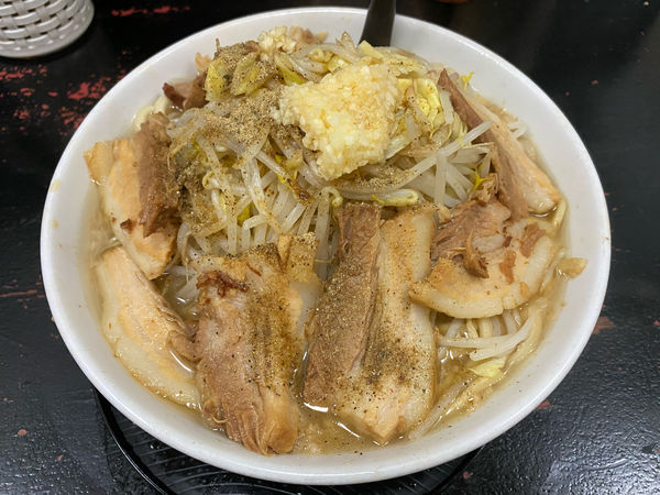 「ラーメン 中  315g」@自家製太麺 ドカ盛 マッチョ 三ノ宮店の写真