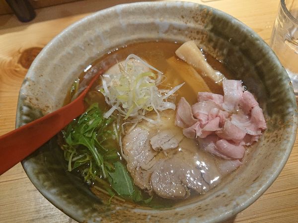 「味玉入り  焼きあご塩らー麺（９４０円）」@焼きあご塩らー麺 たかはし 上野店の写真