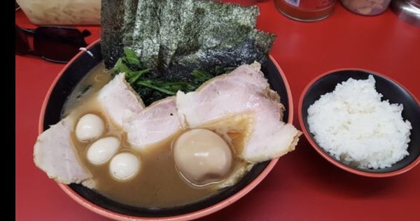 「勝鬨ラーメン大、ライス大」@横濱家系ラーメン 勝鬨家の写真