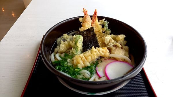 「天ぷらうどん」@ファミリーレストラン ラピタの写真