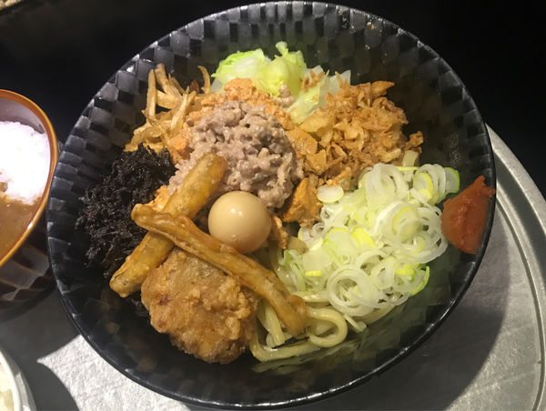 「【限定】濃厚あん肝味噌のまぜそばver.＋半ライス＋牛たんカレー」@らー神 心温の写真