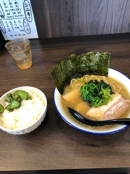「チャーシュー麺硬め濃いめ、ライス」@麺家 ジロー商店の写真